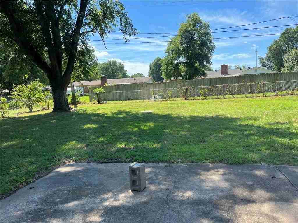 2318 W Twin Springs St - Photo 5 of 10