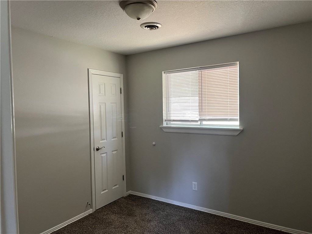 2318 W Twin Springs St - Photo 7 of 10
