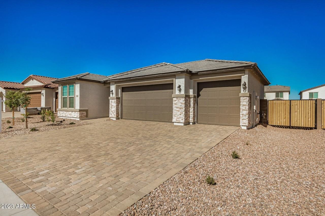 2503 S 180th Dr - Photo 2 of 30