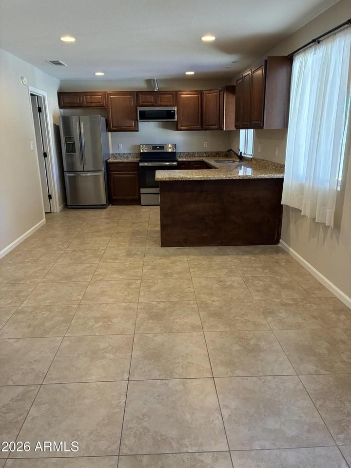 2058 E Fremont Dr - Photo 4 of 19