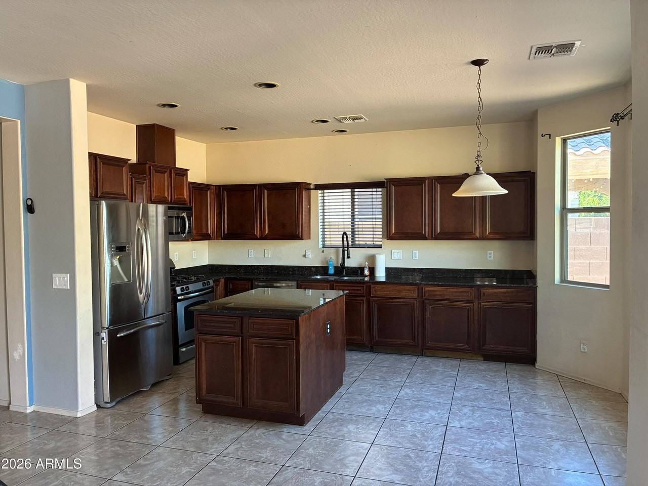 3340 S Sunland Dr - Photo 5 of 20