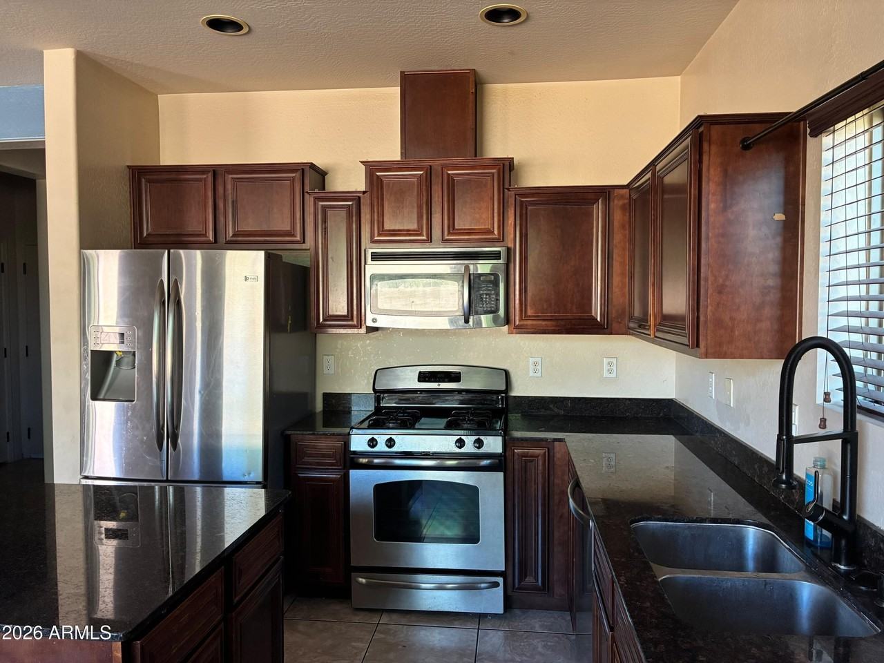 3340 S Sunland Dr - Photo 6 of 20