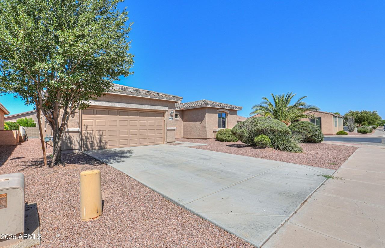 19732 N Flamingo Rd - Photo 2 of 48