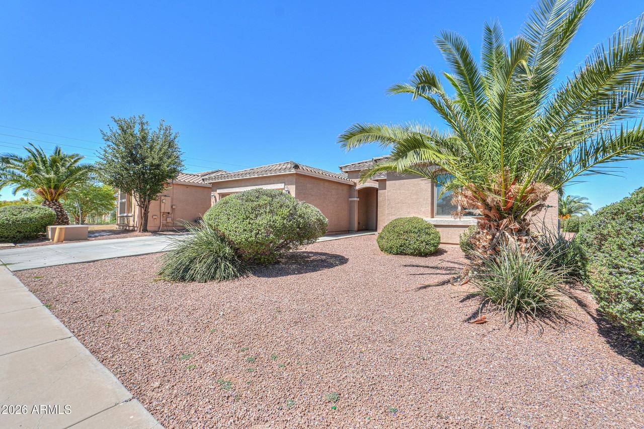 19732 N Flamingo Rd - Photo 3 of 48