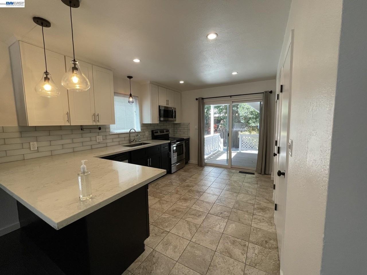 808 14th St - Photo 2 of 17