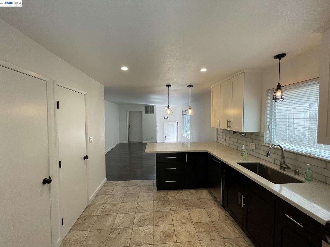 808 14th St - Photo 3 of 17