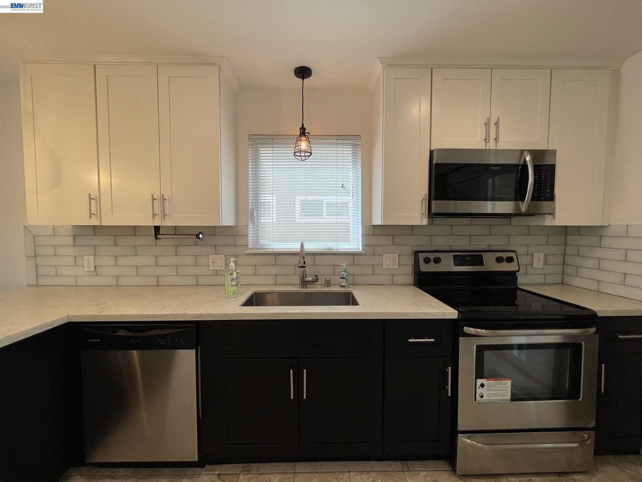 808 14th St - Photo 4 of 17