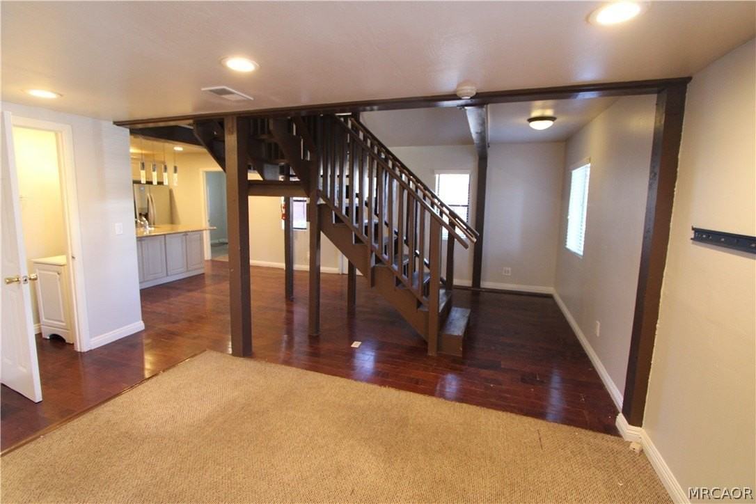 535 Badger Ln - Photo 4 of 20