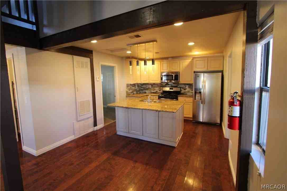 535 Badger Ln - Photo 7 of 20