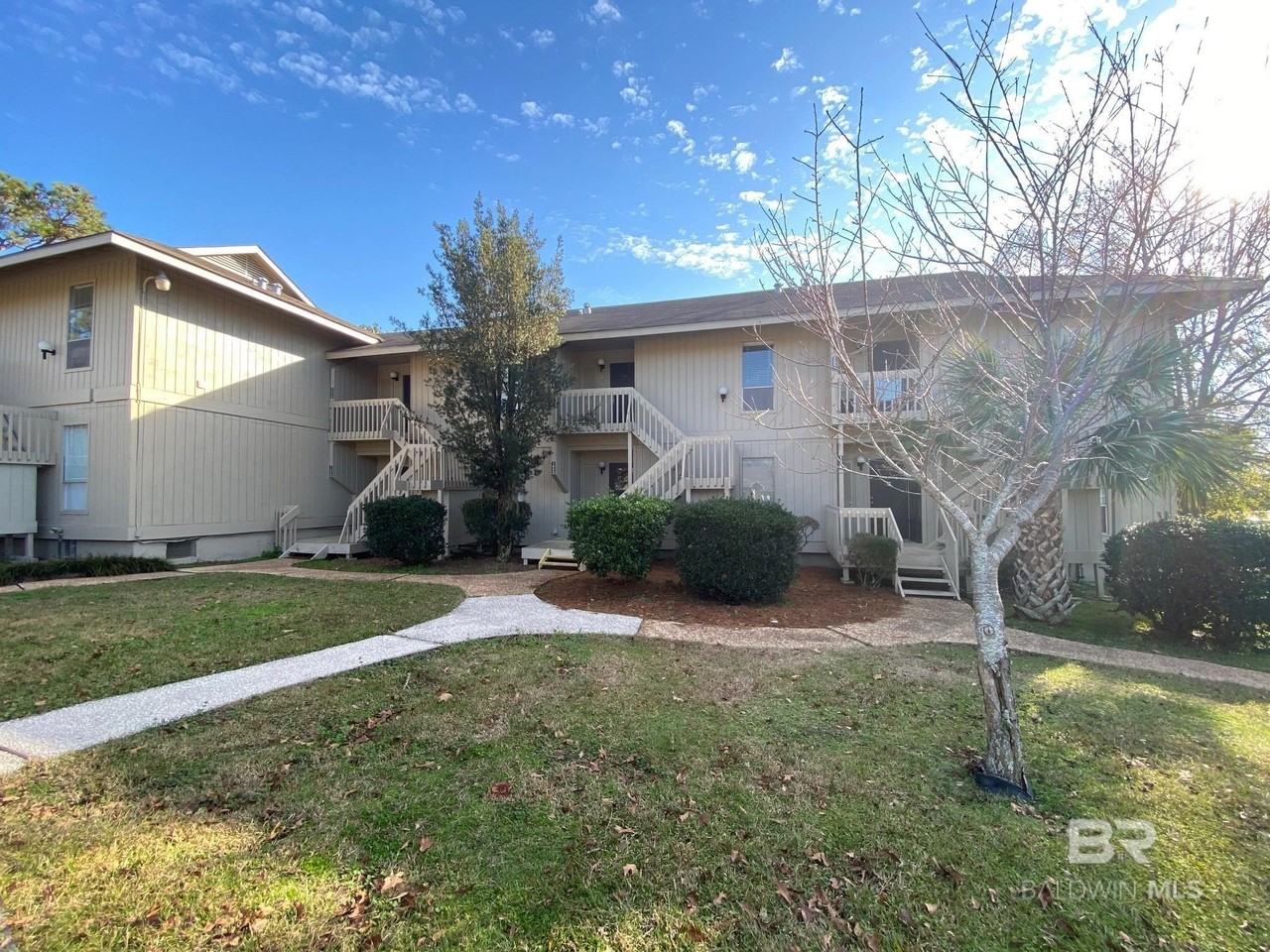 2055 Seacliff Dr N #2055 - Photo 4 of 15