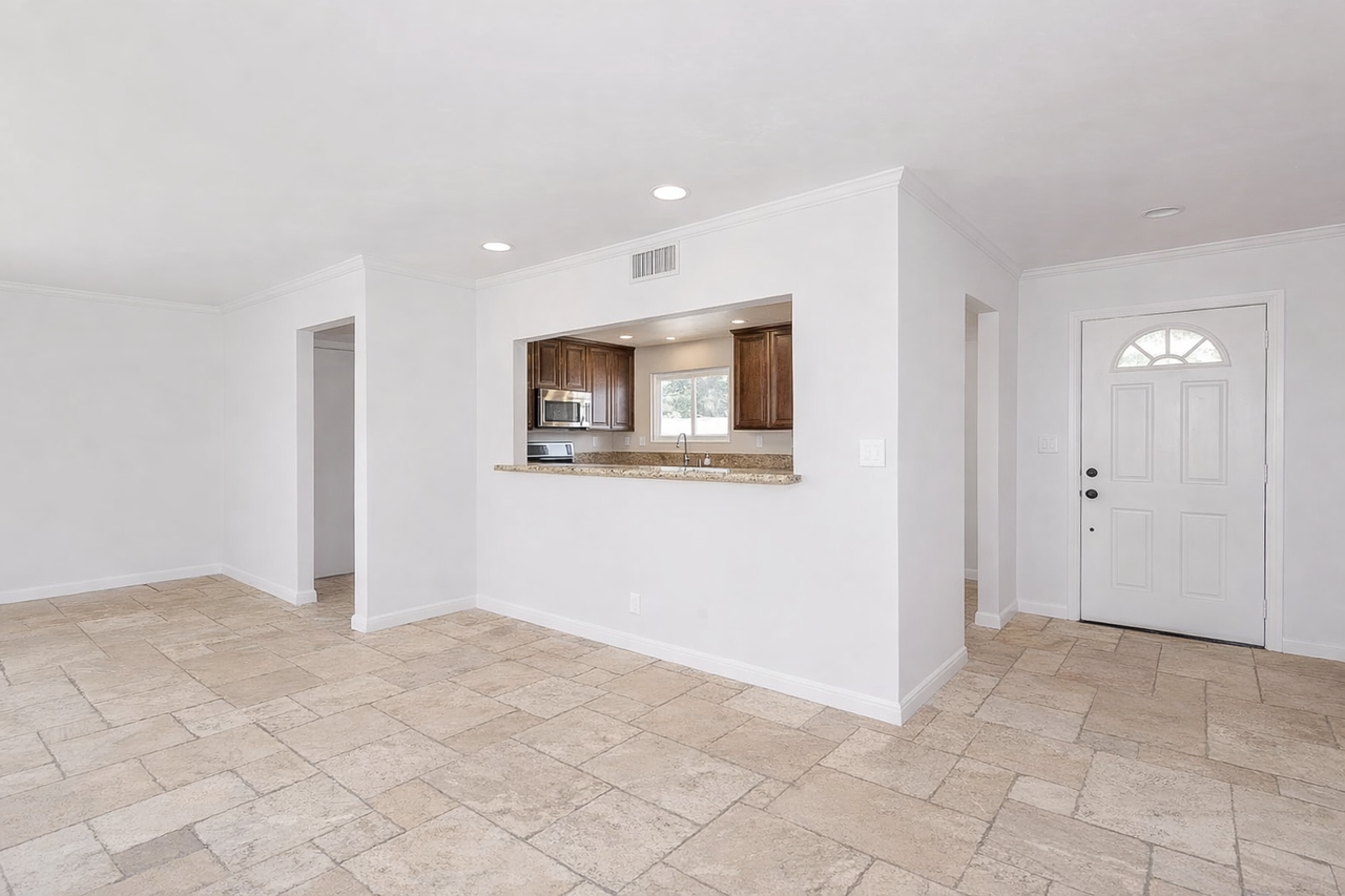 639 Calle Tulipan - Photo 2 of 11