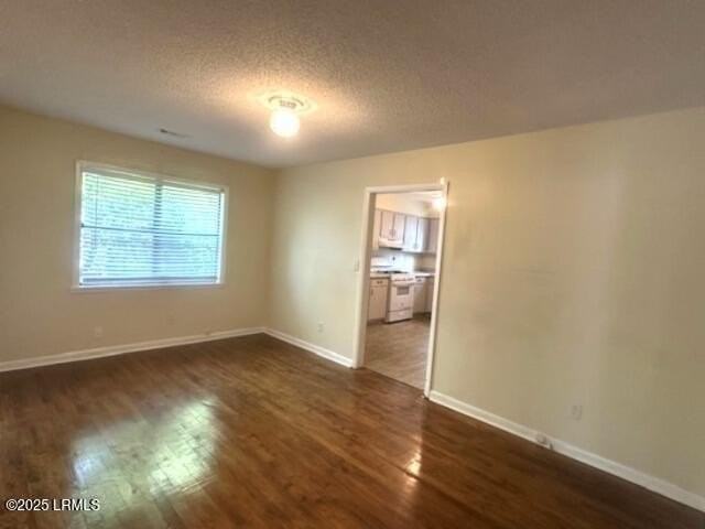 1006 Duke St - Photo 3 of 13