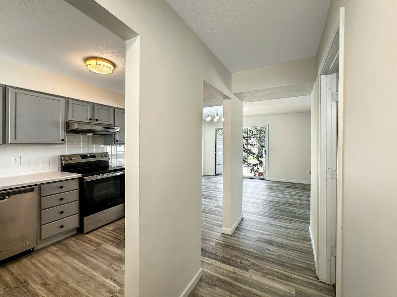 607 East Burnsville Parkway - Photo 2 of 15