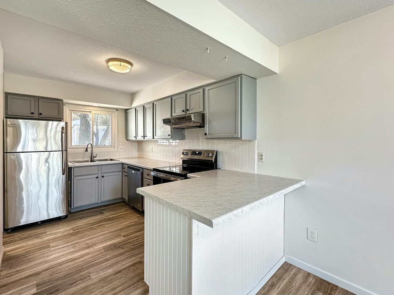 607 East Burnsville Parkway - Photo 3 of 15
