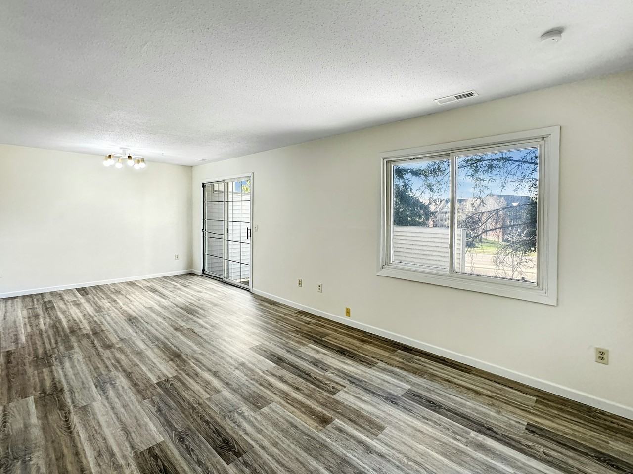 607 East Burnsville Parkway - Photo 5 of 15