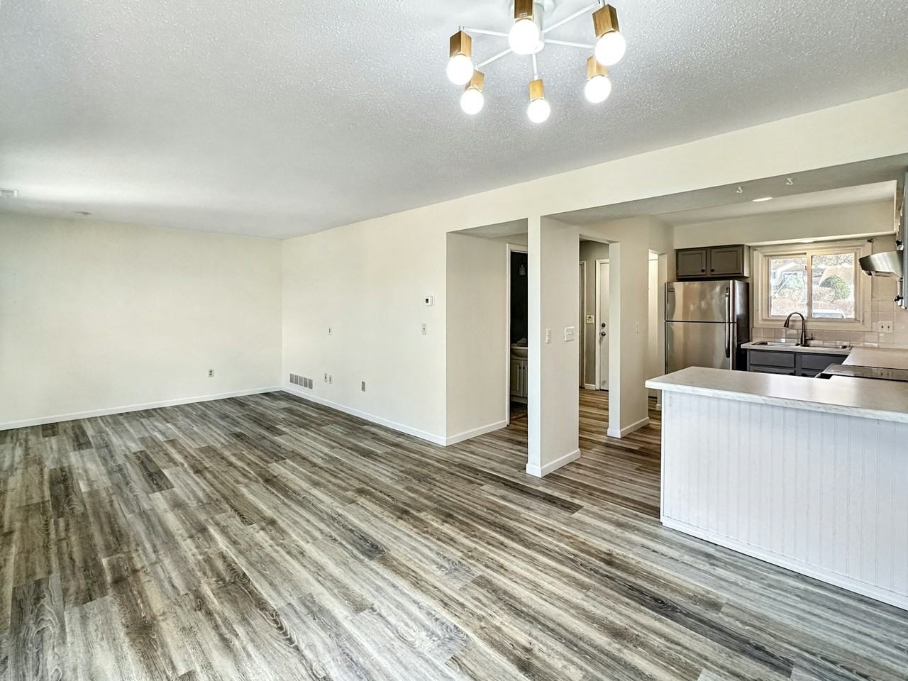 607 East Burnsville Parkway - Photo 6 of 15