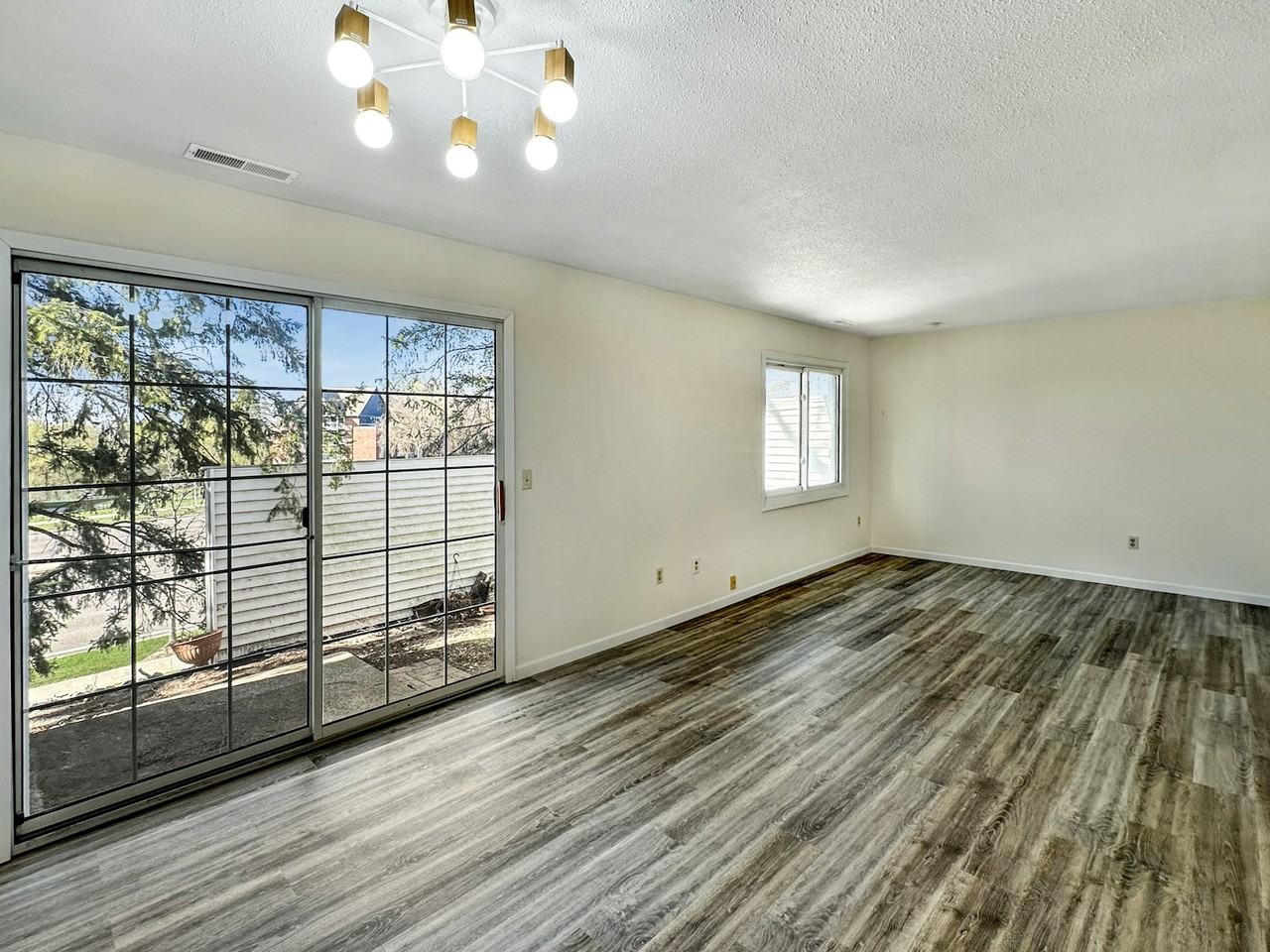 607 East Burnsville Parkway - Photo 7 of 15
