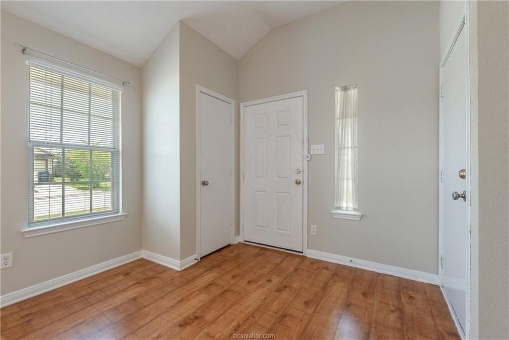 1033 Fallbrook Loop - Photo 4 of 16