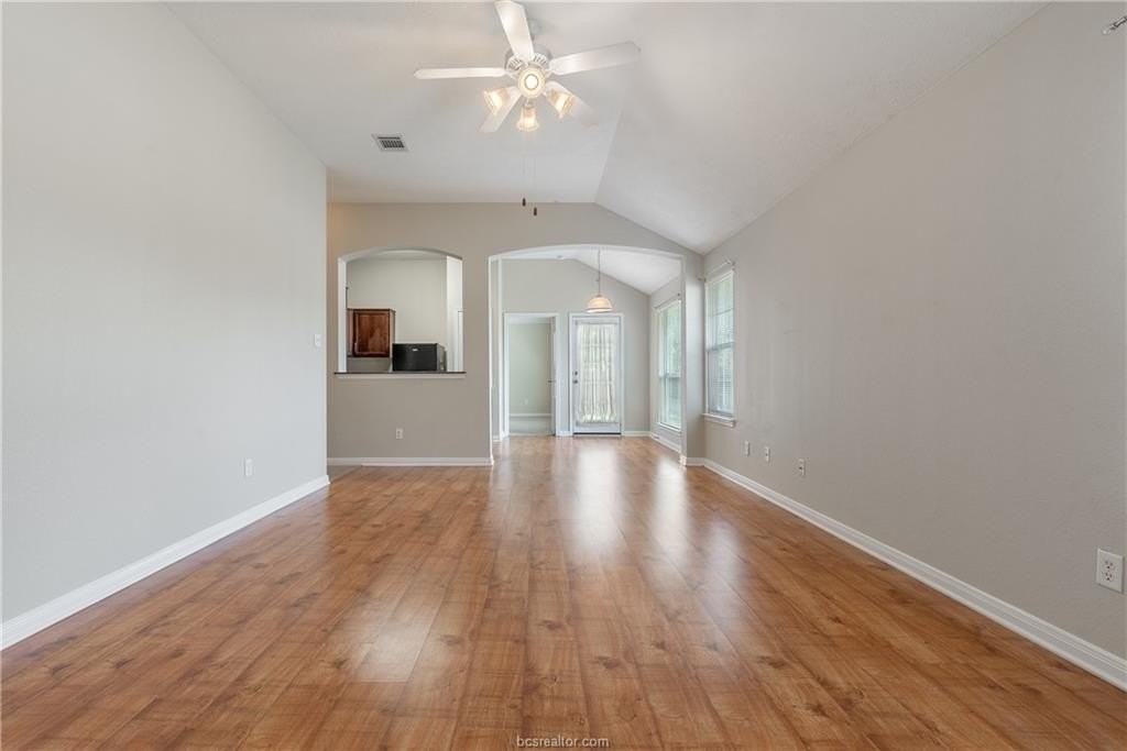 1033 Fallbrook Loop - Photo 5 of 16