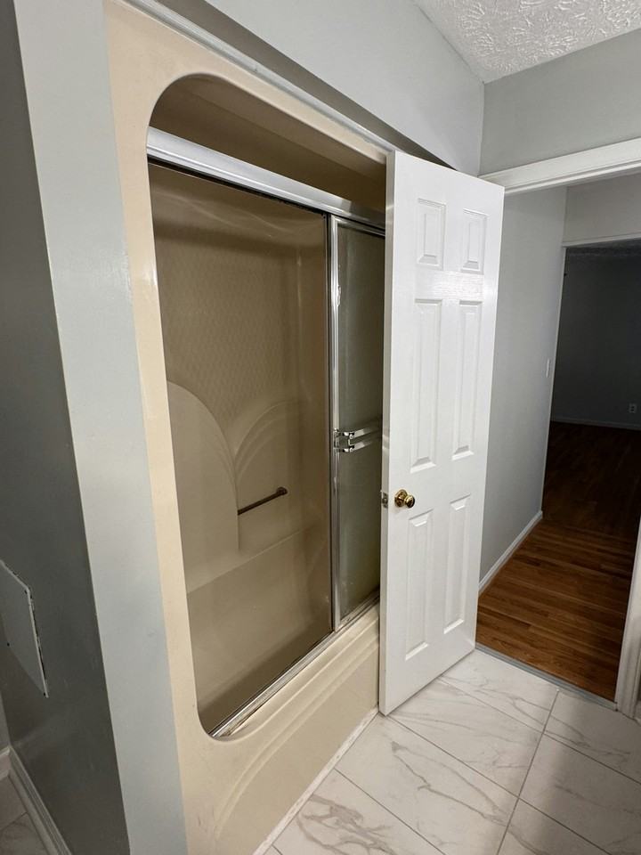 6916 Twin Creek Court - Photo 5 of 12