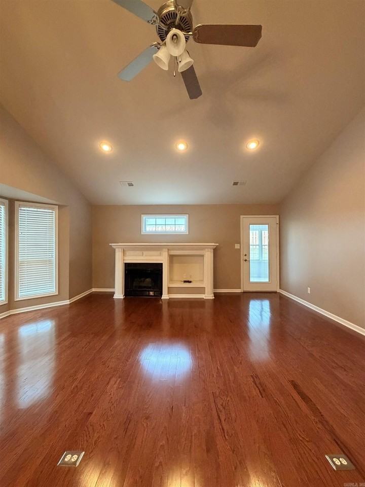 31 Enclave - Photo 3 of 27