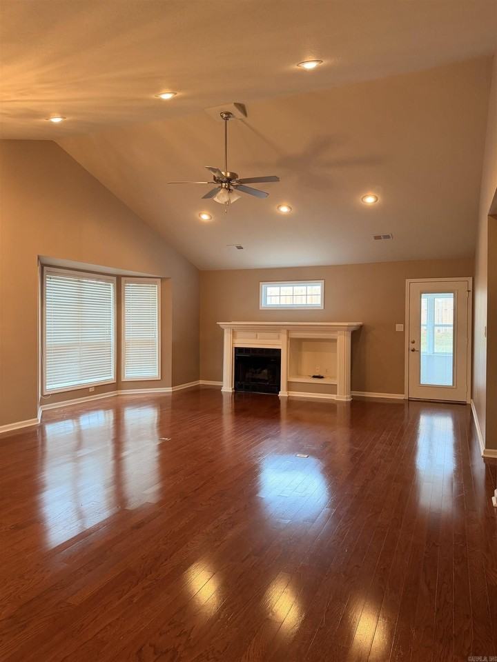 31 Enclave - Photo 4 of 27