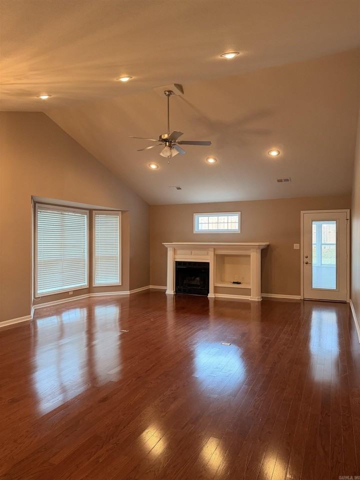 31 Enclave - Photo 5 of 27