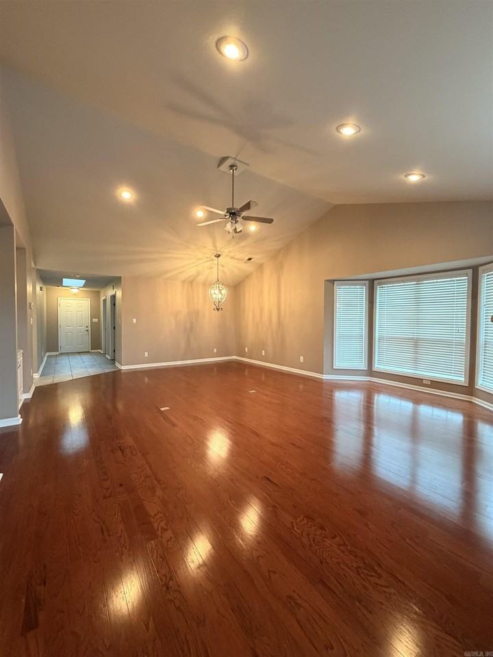 31 Enclave - Photo 7 of 27