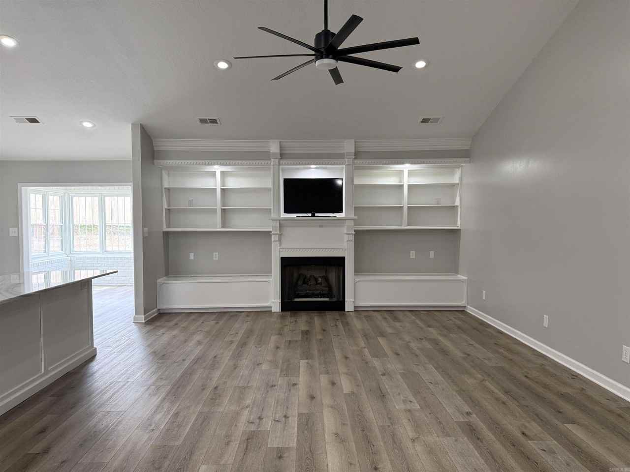 1 Enclave - Photo 2 of 24