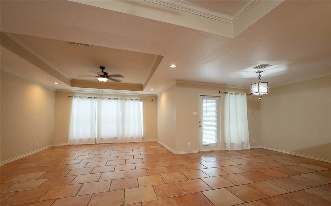 4245 Santa Fe St - Photo 5 of 22