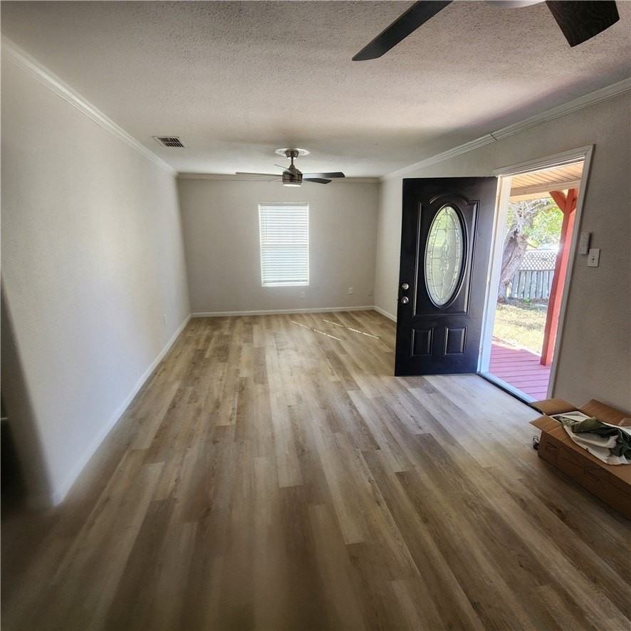 609 Sam St - Photo 3 of 5