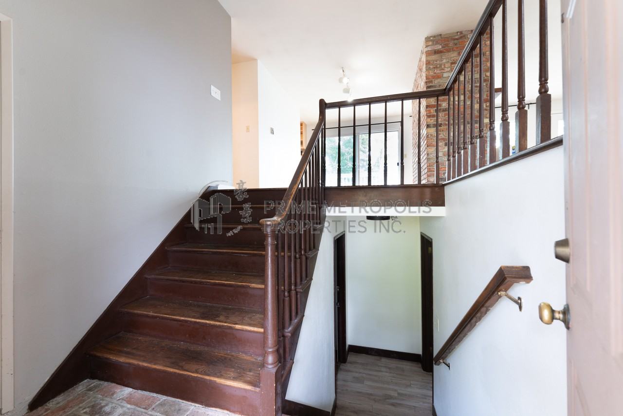 10706 Lakeside Ave Ne #1 - Photo 3 of 30