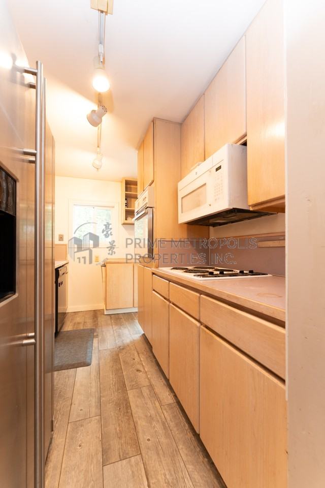 10706 Lakeside Ave Ne #1 - Photo 7 of 30