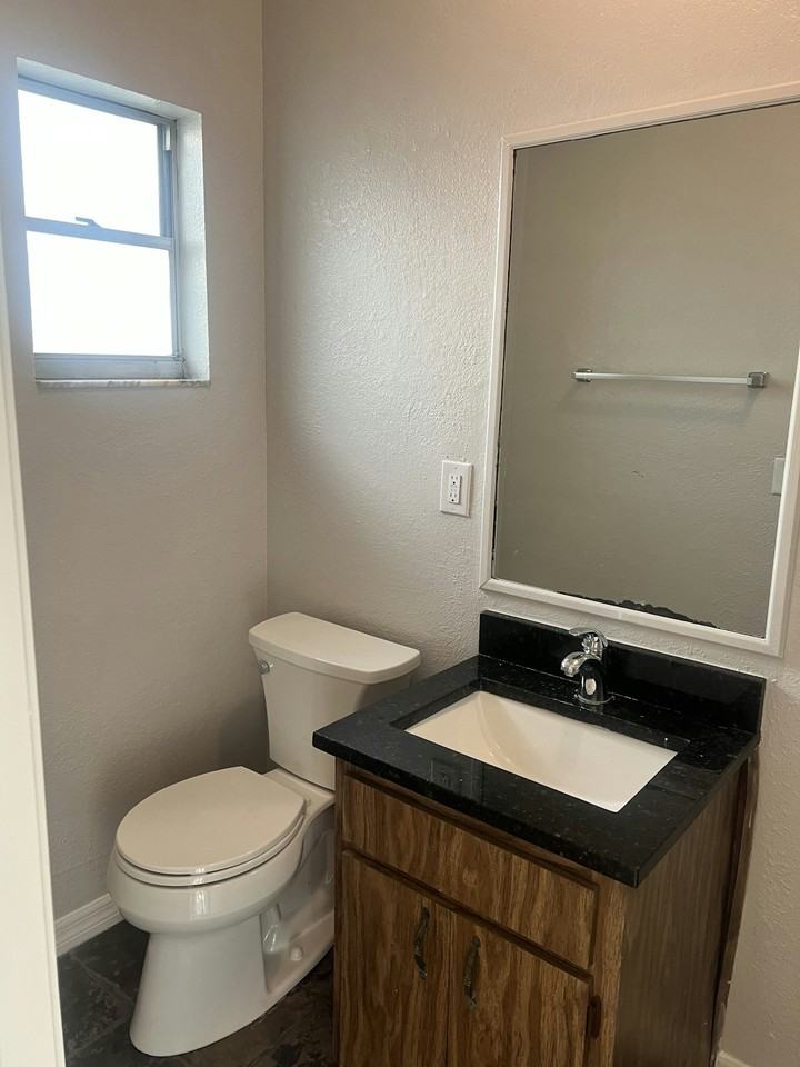 11709 Wesson Circle East - Photo 3 of 18