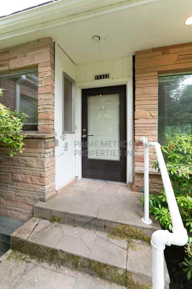 11322 Exeter Ave Ne #1 - Photo 3 of 31