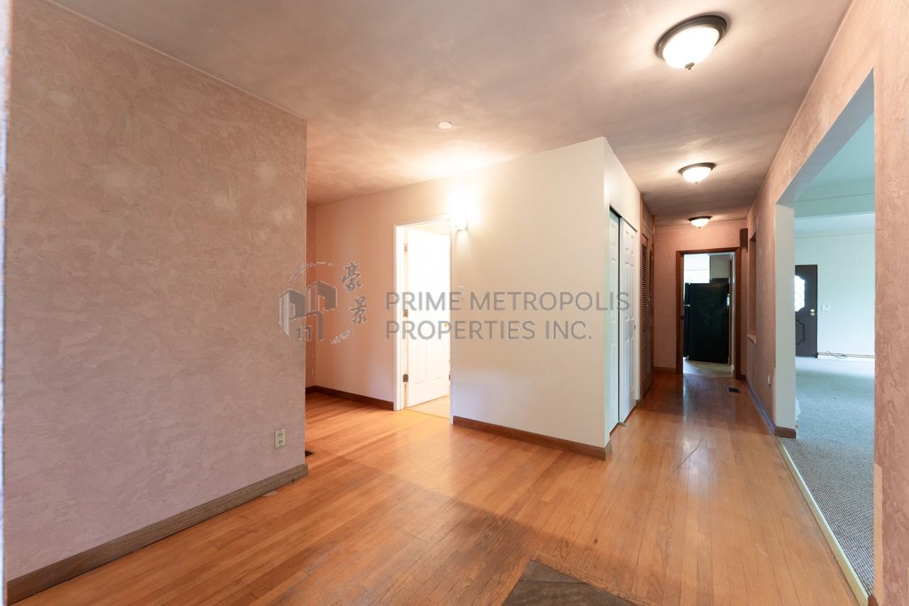 11322 Exeter Ave Ne #1 - Photo 4 of 31