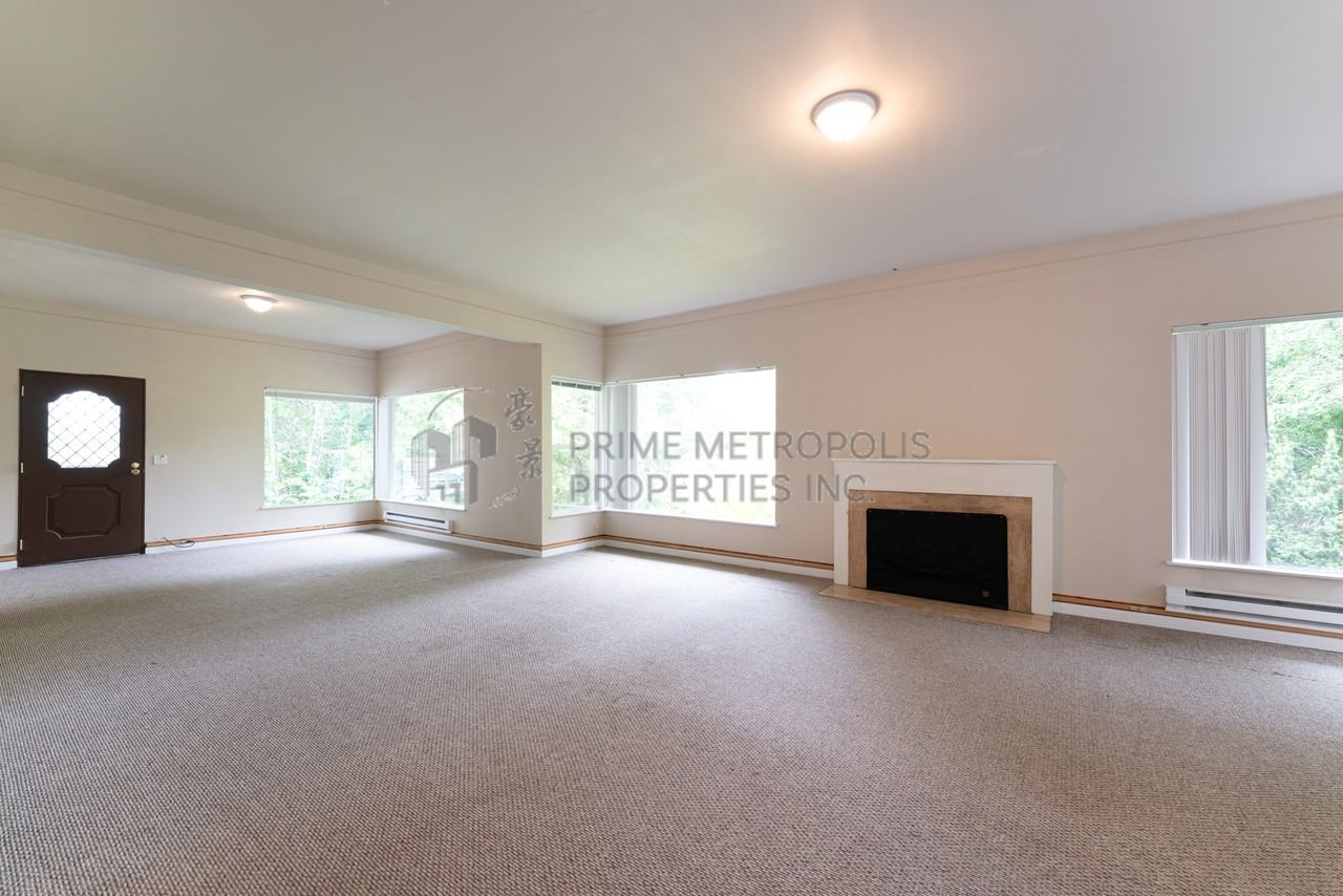 11322 Exeter Ave Ne #1 - Photo 5 of 31