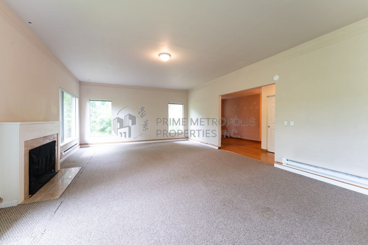 11322 Exeter Ave Ne #1 - Photo 6 of 31