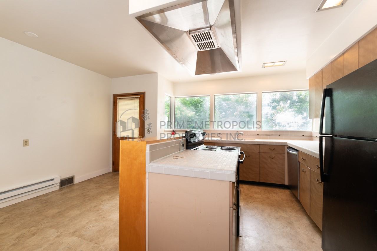 11322 Exeter Ave Ne #1 - Photo 7 of 31