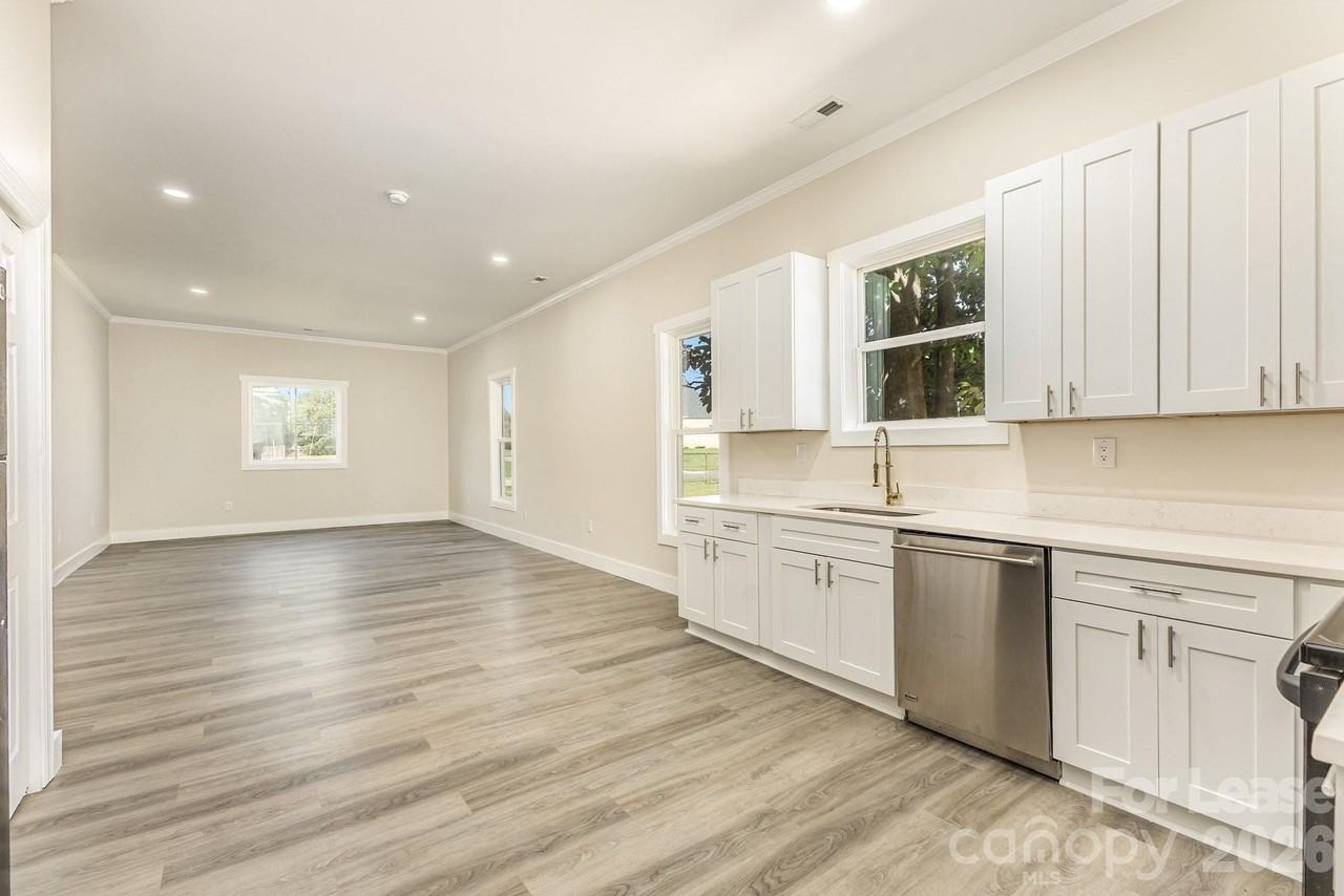 1205 S Lafayette St - Photo 5 of 16