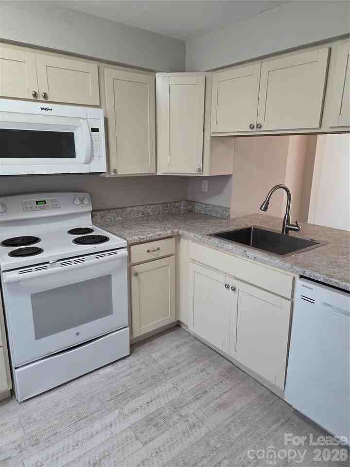 9616 Vinca Cir #A - Photo 5 of 22