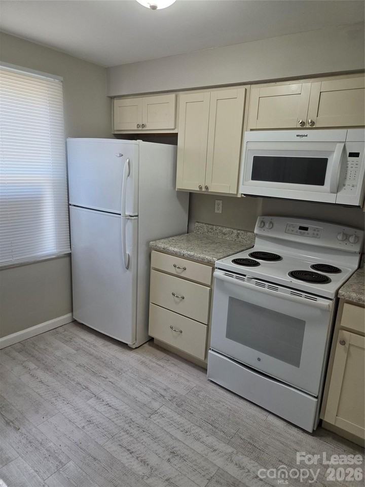 9616 Vinca Cir #A - Photo 6 of 22