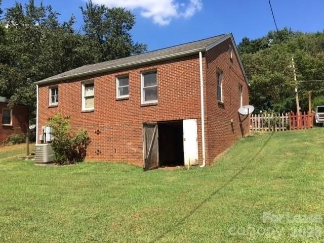 327 Westwood Dr - Photo 3 of 6