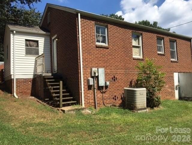 327 Westwood Dr - Photo 4 of 6