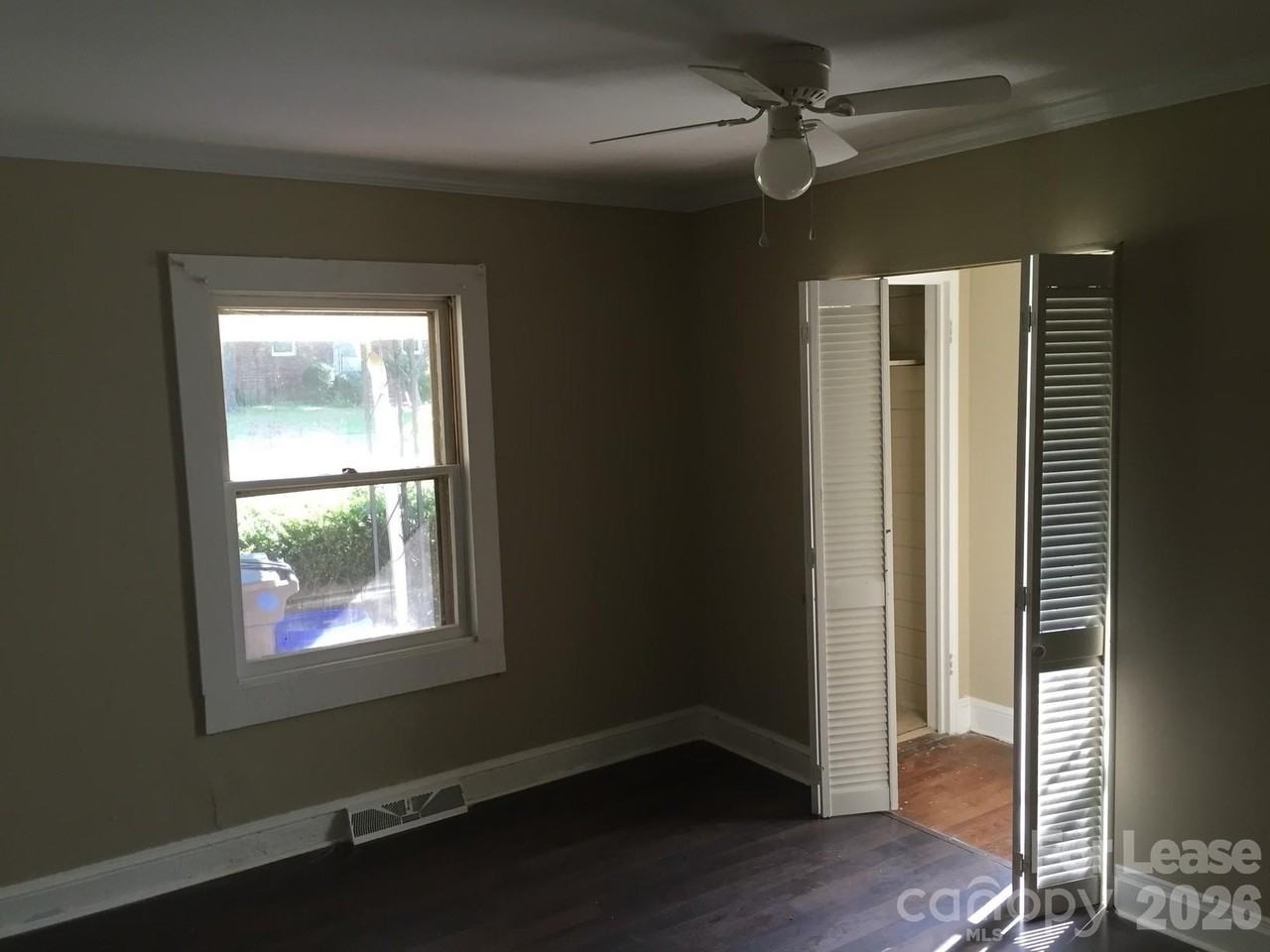 327 Westwood Dr - Photo 5 of 6