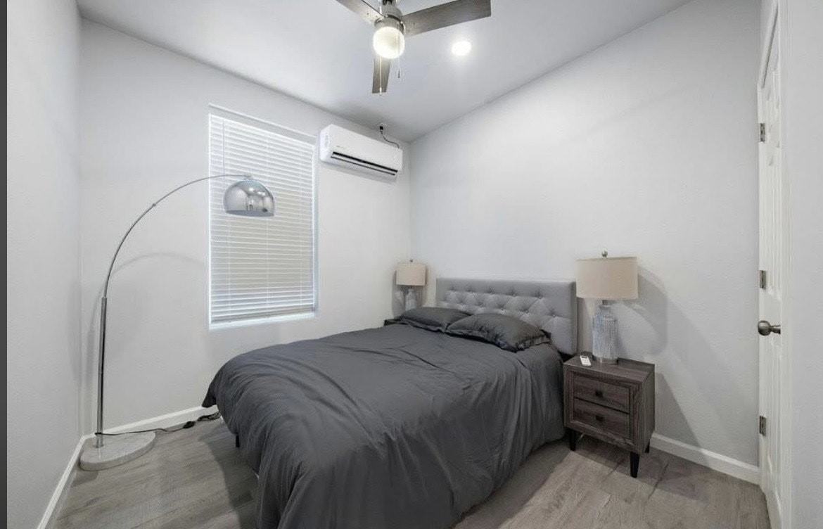 920 Avenue L, Unit A - Photo 3 of 7