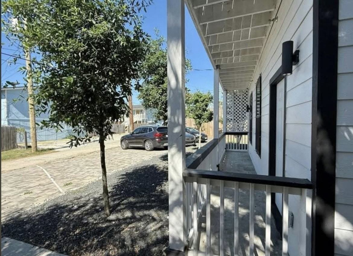 920 Avenue L, Unit A - Photo 6 of 7