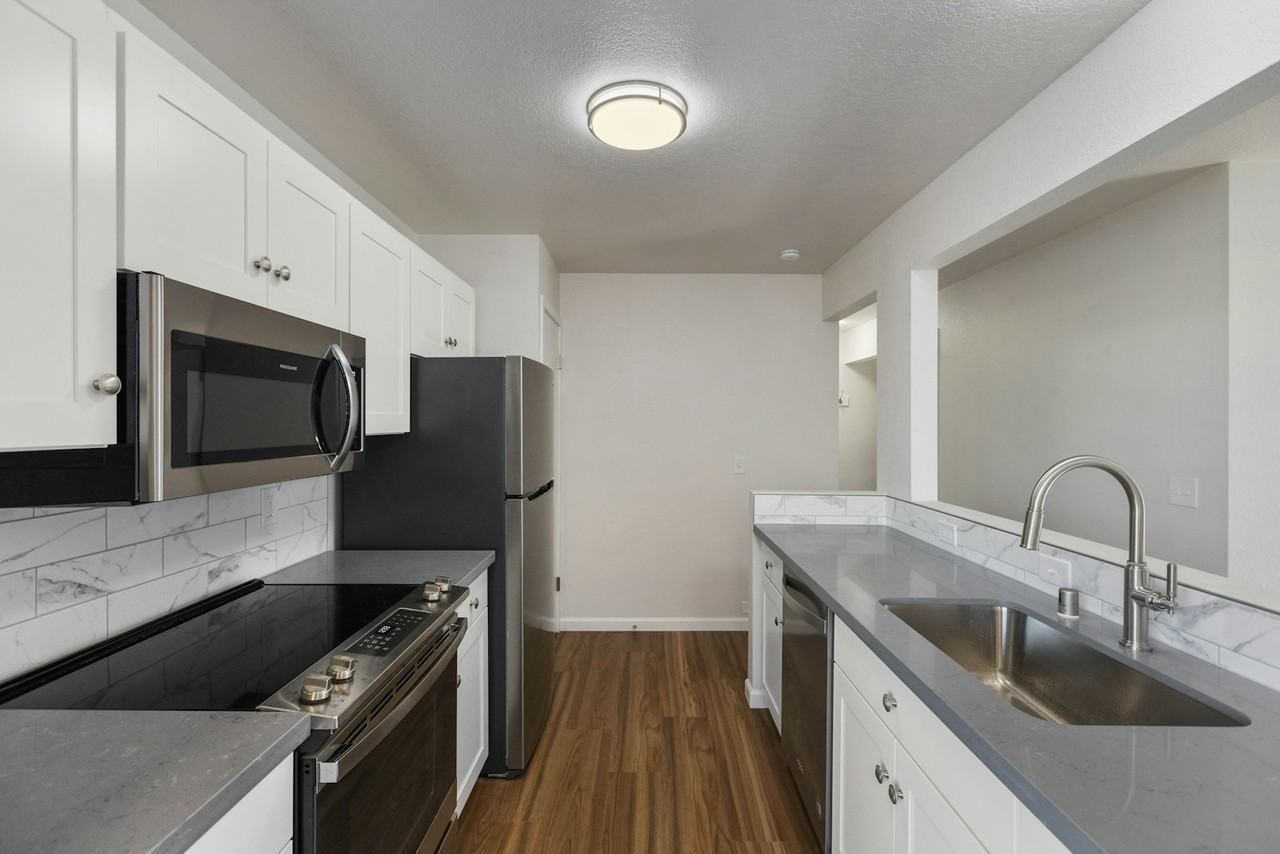 9919 4th Ave W, Unit 7 - Photo 4 of 12