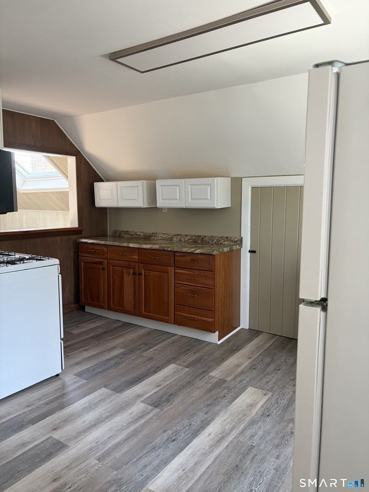46 Broad St - Photo 3 of 10