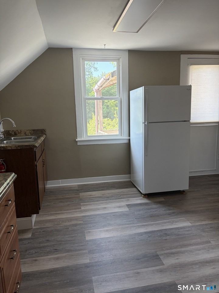 46 Broad St - Photo 4 of 10